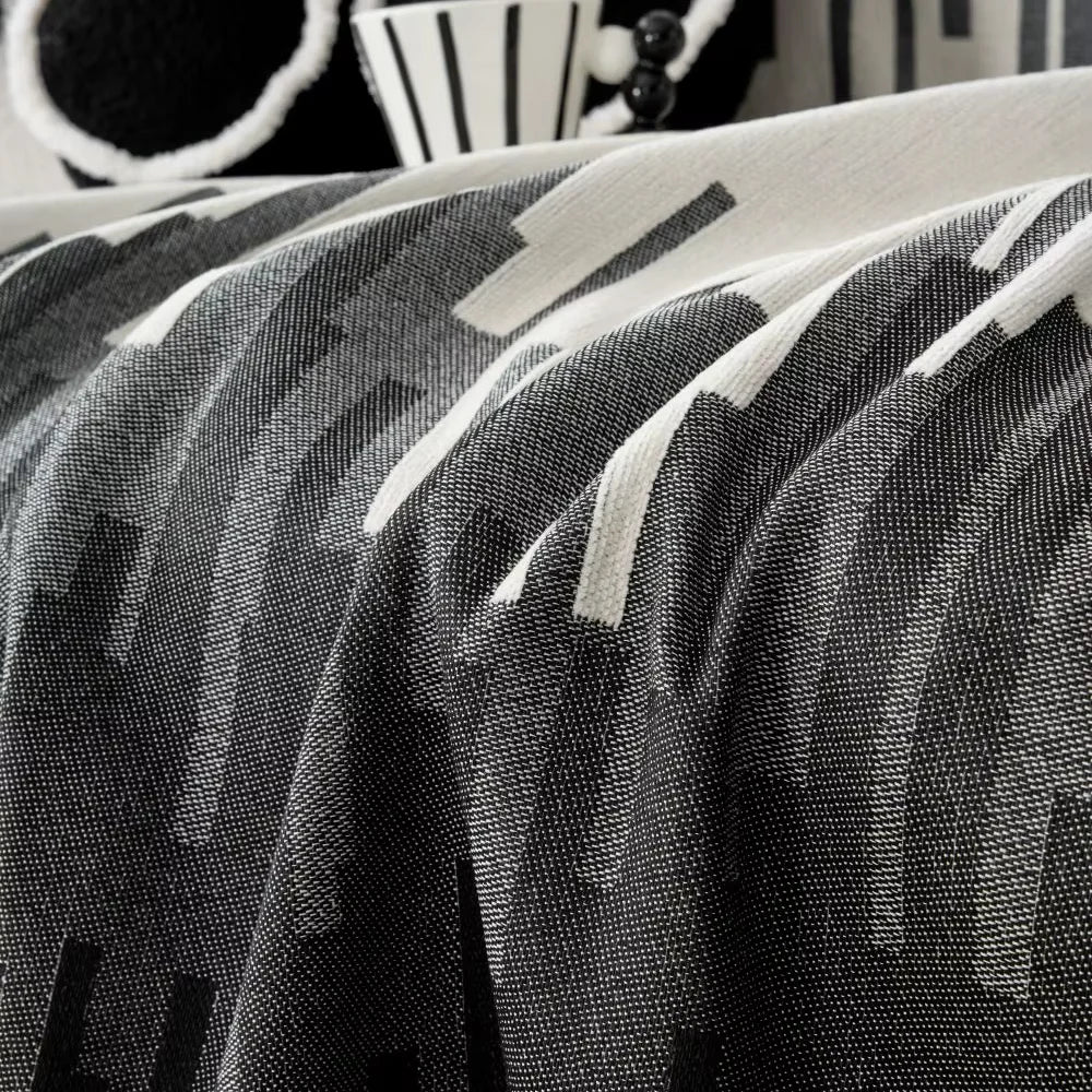 Synera Black and White Throw Blanket