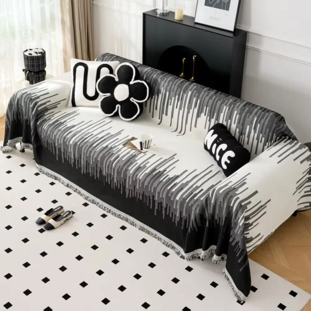 Synera Black and White Throw Blanket