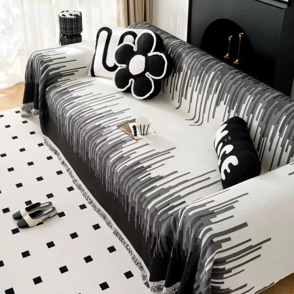 Synera Black and White Throw Blanket